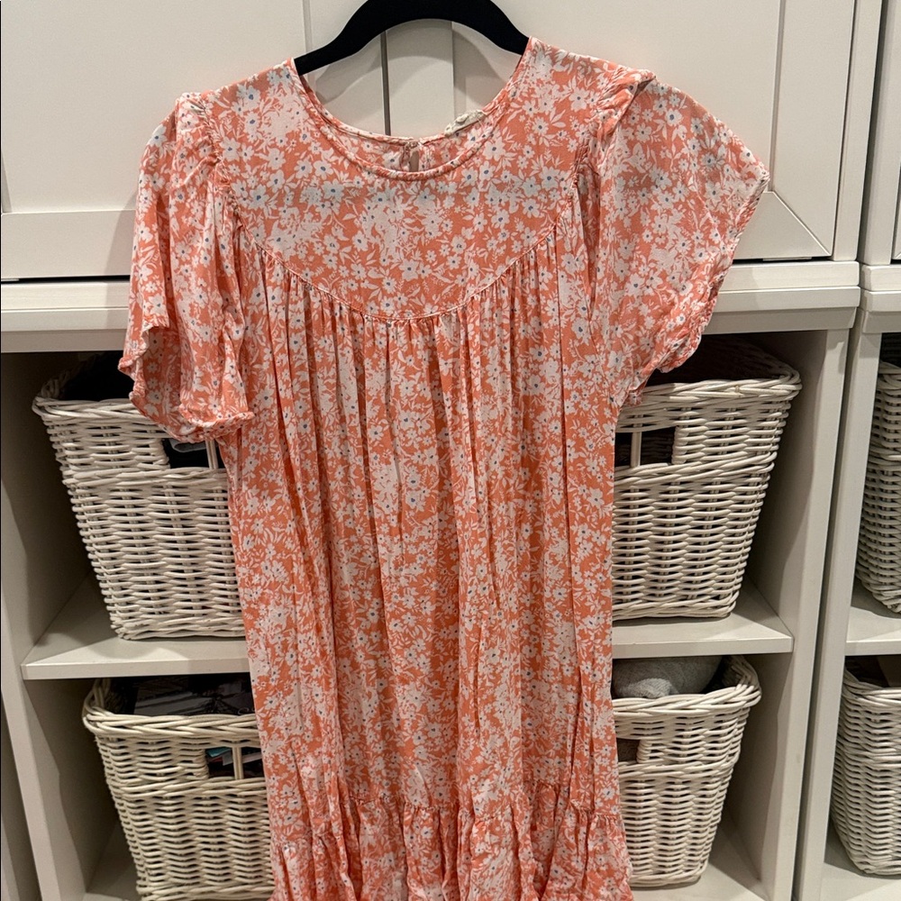 Chic Floral Dress in Coral and White